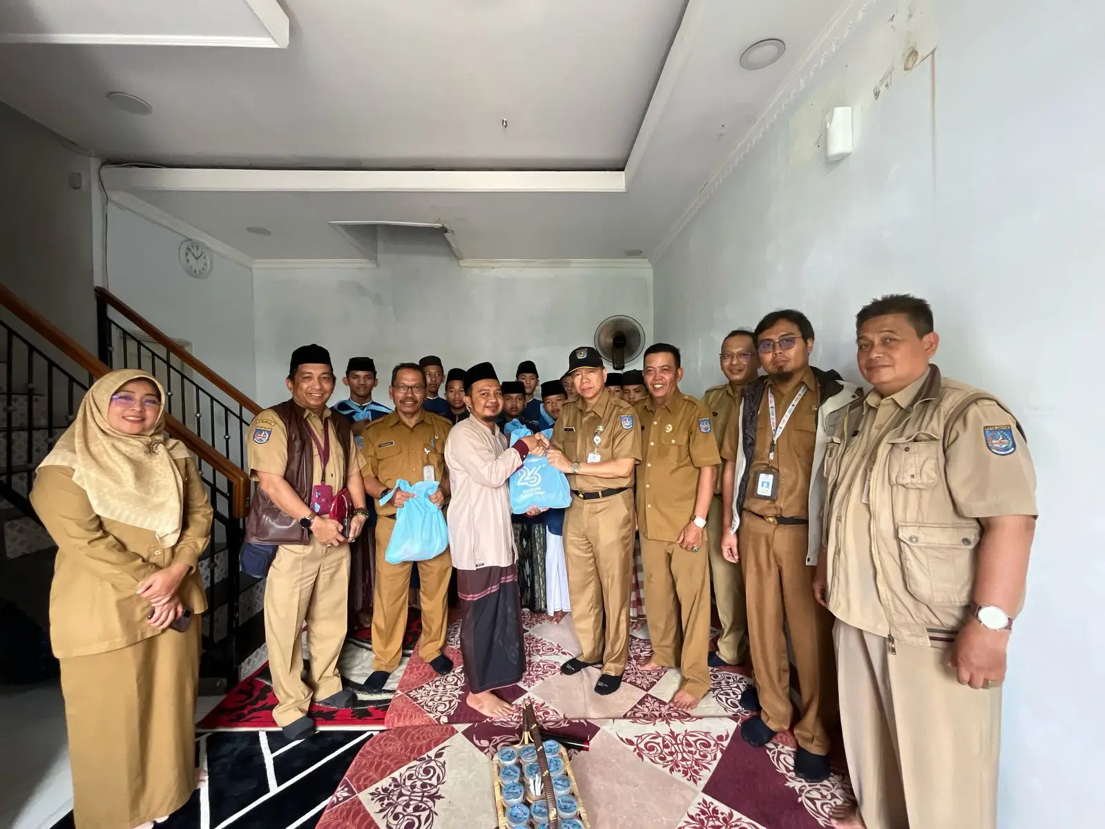 Hari Jadi ke-26 Kota Depok, Diskominfo Bagikan Bingkisan ke Dua Yayasan di Sawangan