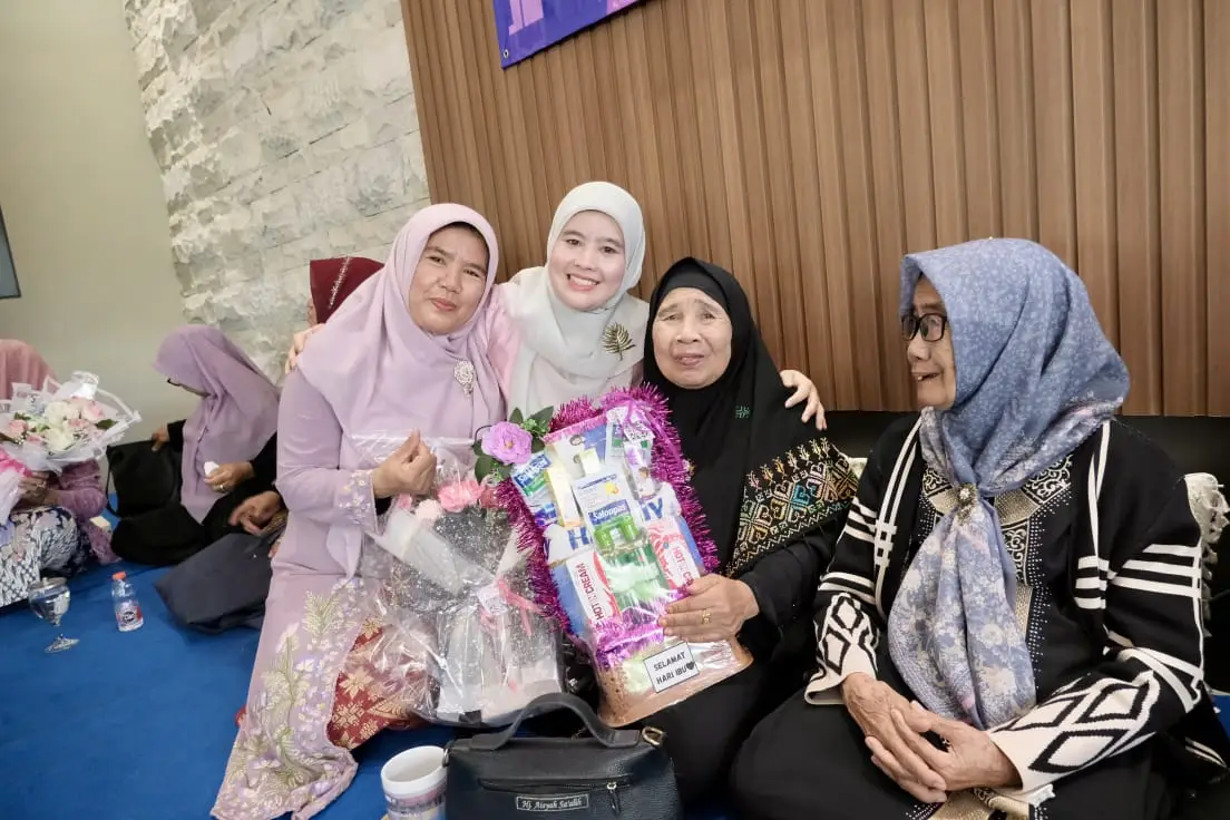 Cing Ikah Hadirkan Cinta dan Kejutan untuk Lansia di Momen Hari Ibu