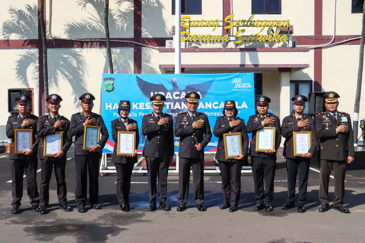 12 Anggota Sat Lantas Polres Metro Depok Raih Penghargaan Polda Metro Jaya