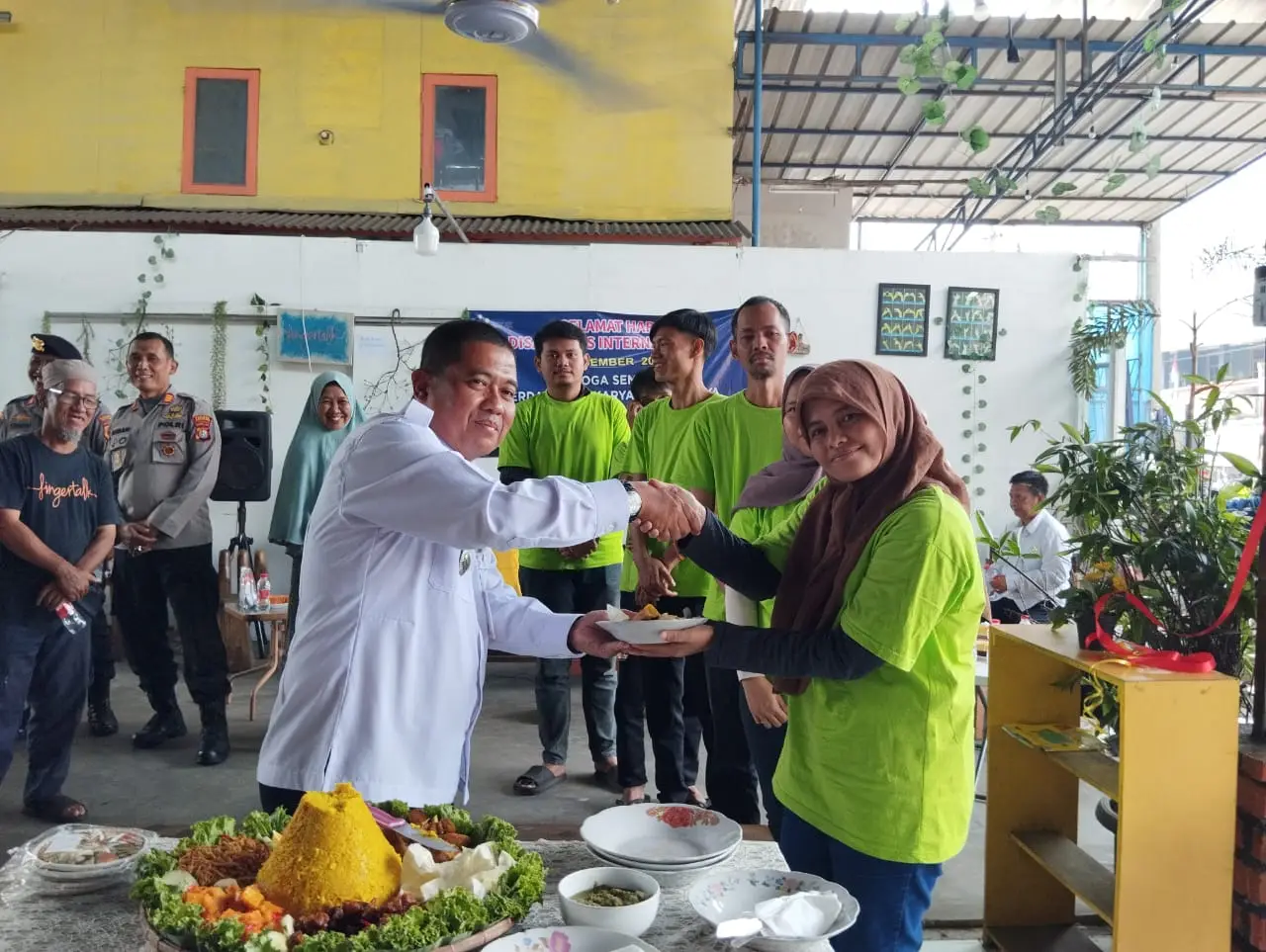 Momen Hari Disabilitas Internasional 2025, Camat Cinere Resmikan Warung Fingertalk