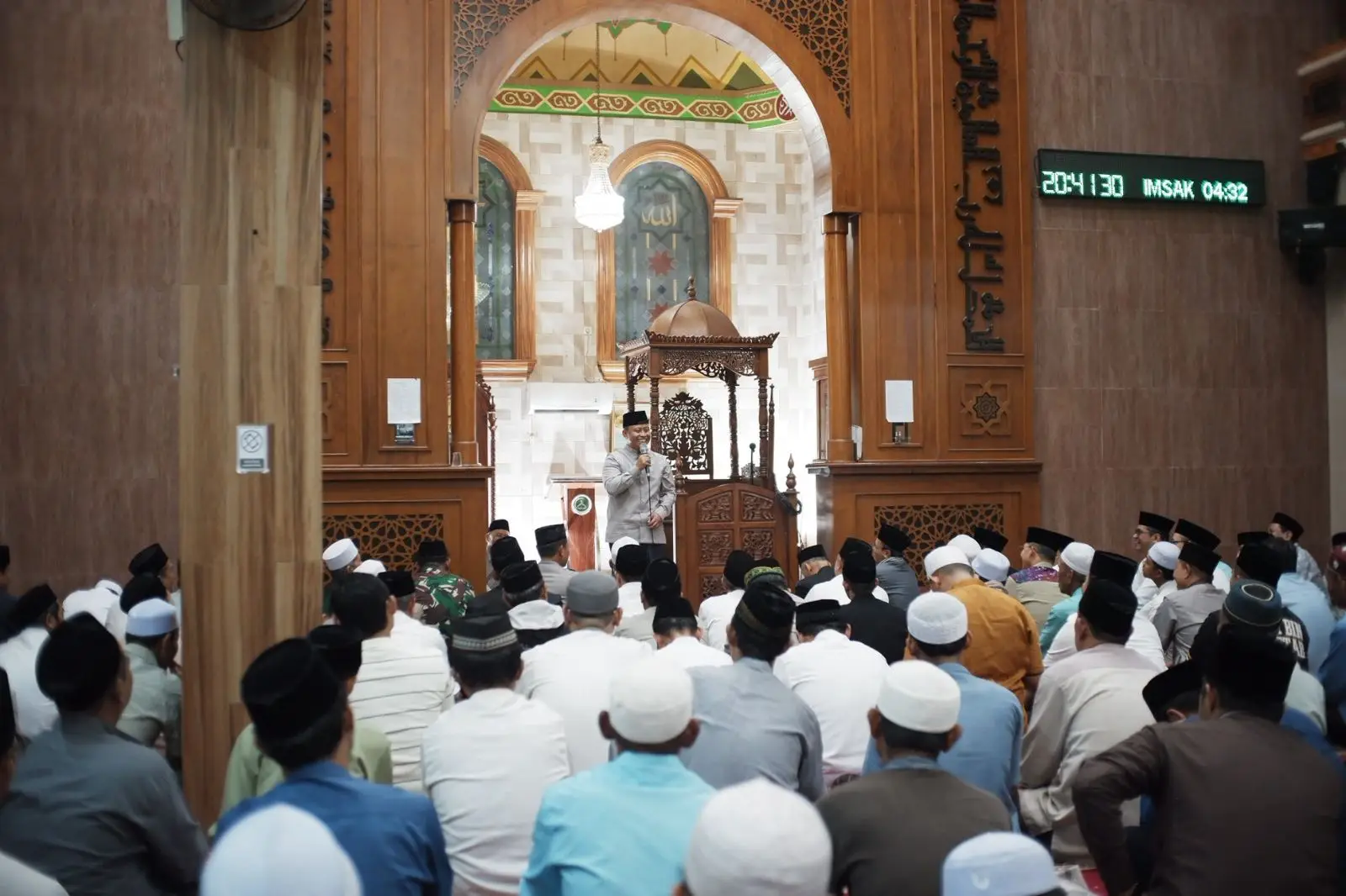 Bantu Puluhan Mustahik, Wali Kota Depok Puji Keguyuban DKM Assalafiyah