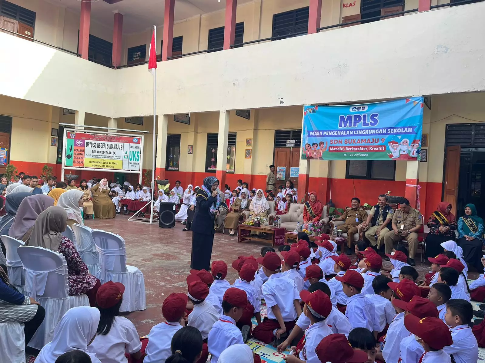 Umi Etty Pastikan MPLS Pekan Kedua di SDN Sukamaju 9 Berjalan Lancar