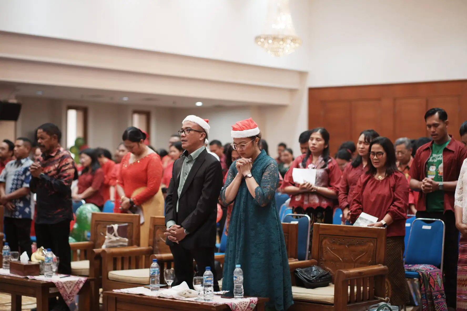 Penuh Khidmat, Umat Kristiani Pegawai Pemkot Depok Rayakan Natal di Balai Kota