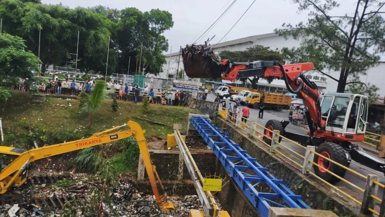 Kecamatan Cimanggis Apresiasi Bantuan Dinas PUPR Atasi Sampah Kali Baru