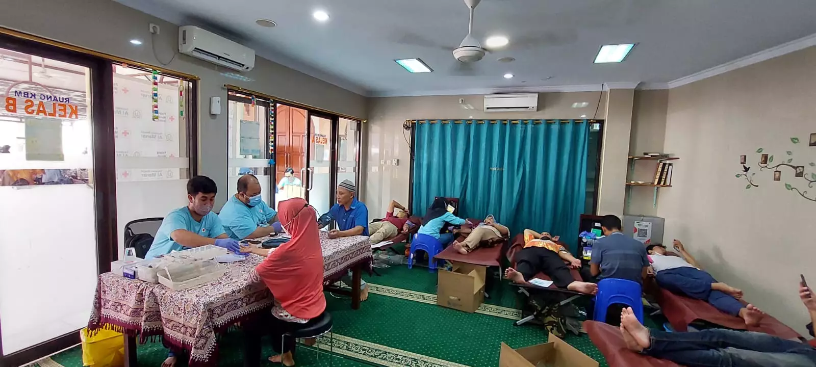 Lurah Cisalak Apresiasi Pelaksanaan Donor Darah di Masjid Al Manar Taman Duta