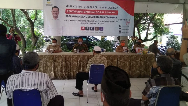 Dinsos Depok Salurkan 150 Paket Sembako kepada Penyandang Disabilitas