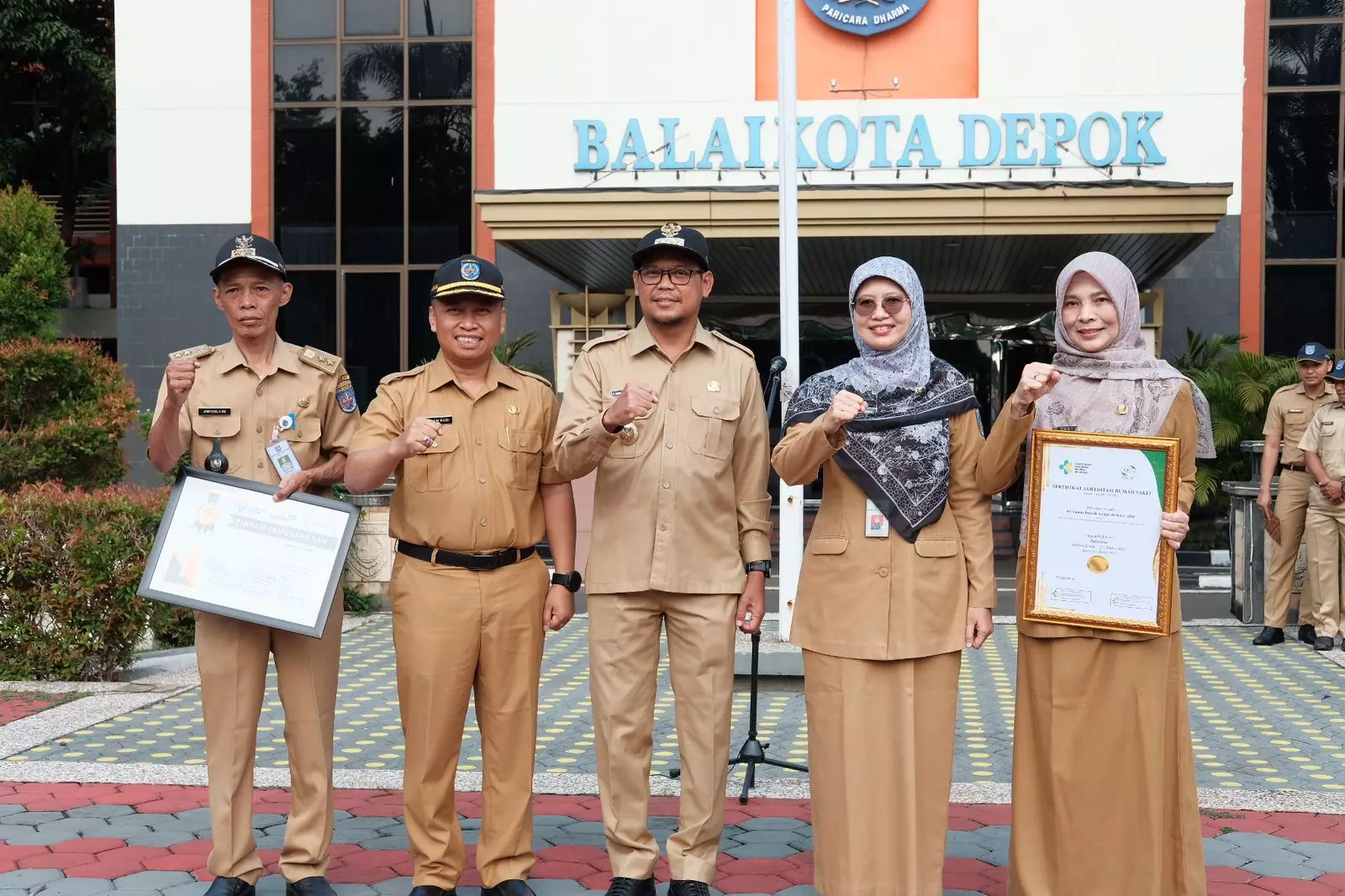 Wakil Wali Kota Serahkan Penghargaan Bebas Stunting Nasional 2023 dan Akreditasi Paripurna