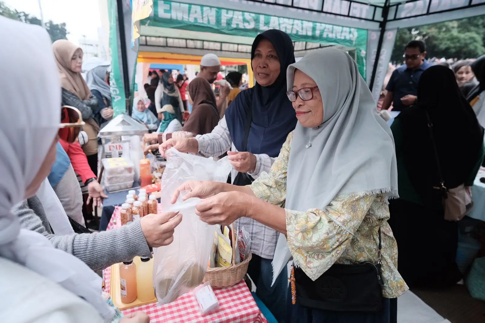 CFD Margonda Bawa Berkah Bagi Pelaku UMKM, Dua Jam Dagangan Langsung Ludes