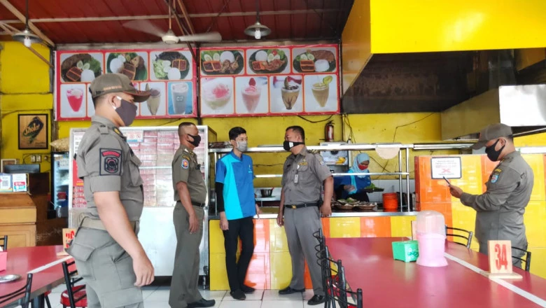 Satpol PP Gencar Sosialisasi Pembatasan Jam Operasional bagi Pelaku Usaha
