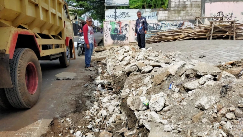 Drainase di RW 09 Pondok Petir Diperbaiki