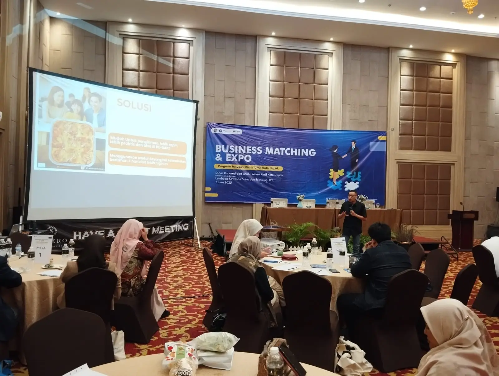 Difasilitasi DKUM Depok & LKST IPB, Pelaku UMKM Promosikan Produknya ke Calon Mitra Bisnis