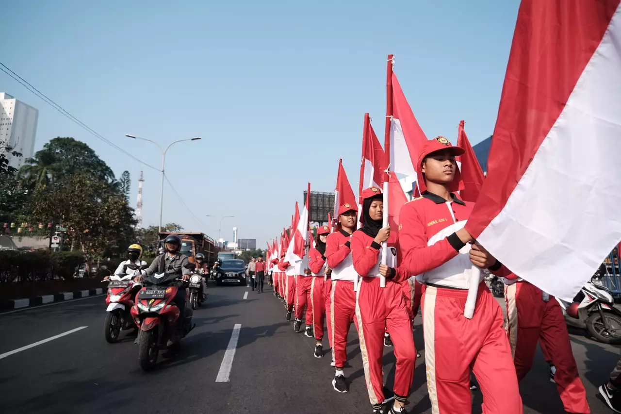 Pemkot Depok Gelar Kirab Bendera Merah Putih di Margonda Raya
