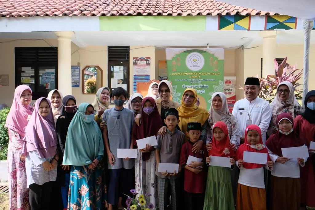 FKMT Kelurahan Sukmajaya Berbagi dengan Ratusan Yatim dan Duafa