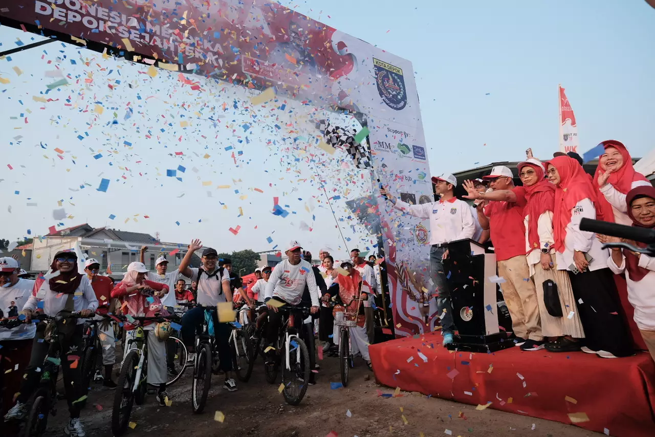Wali Kota Depok Lepas Ratusan Peserta Fun Bike pada Acara Puncak HUT ke-79 RI