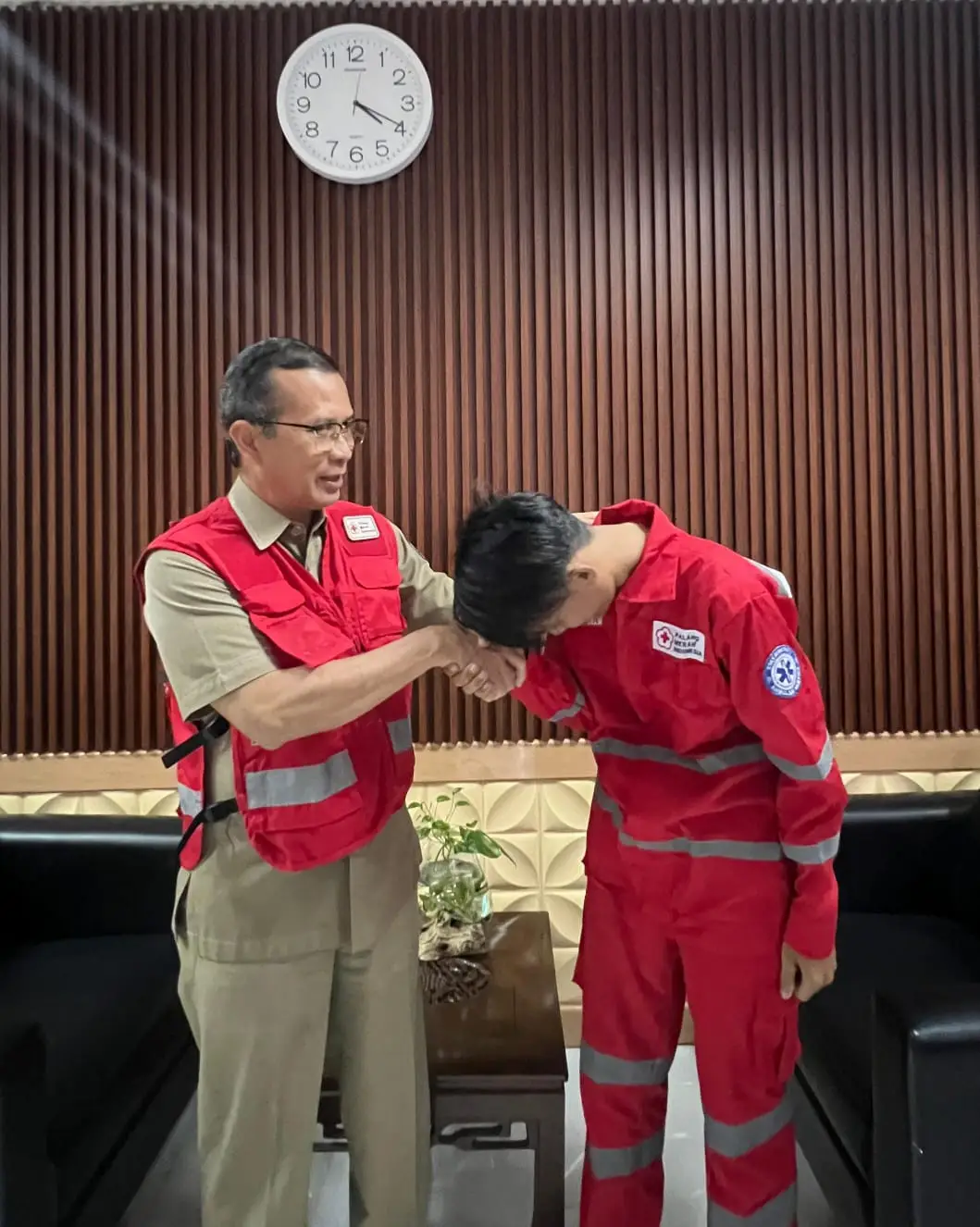 PMI Depok Berangkatkan Relawan ke Sumatera, Bantu Distribusi Air Bersih