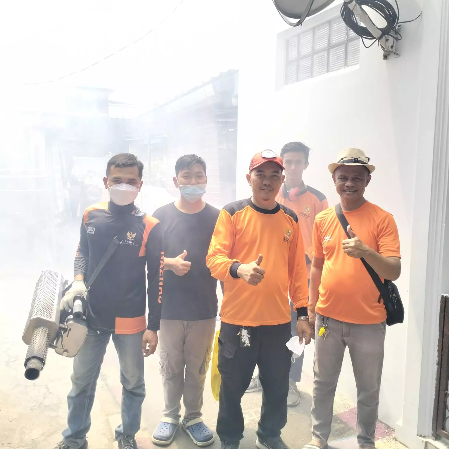 Lewat Program Depok Peduli, BAZNAS Lakukan Fogging di Lingkungan RW 01 Mekarjaya