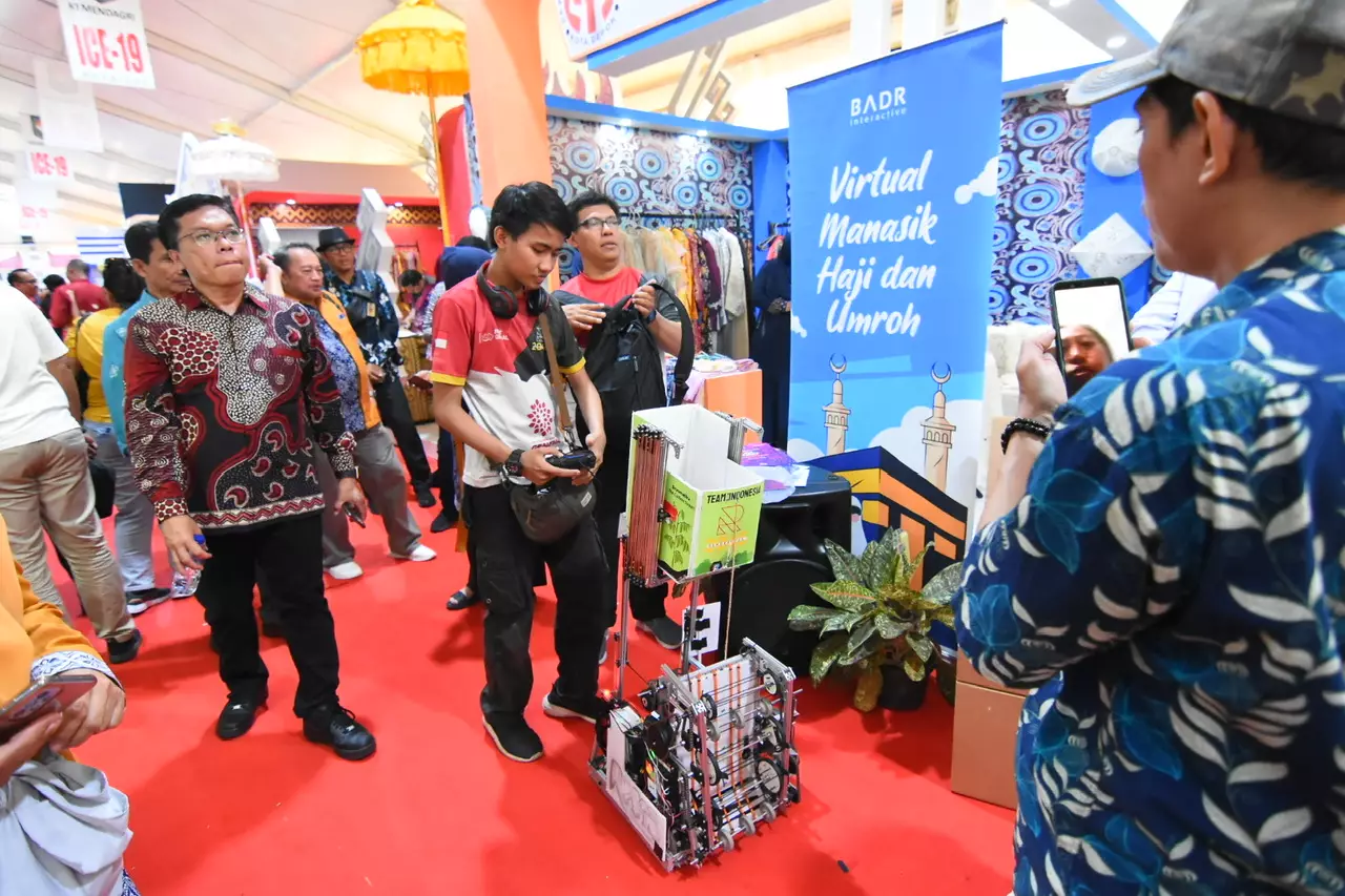 Pelajar Teknonatura Depok Kenalkan Karya Robotnya di ICE 2023