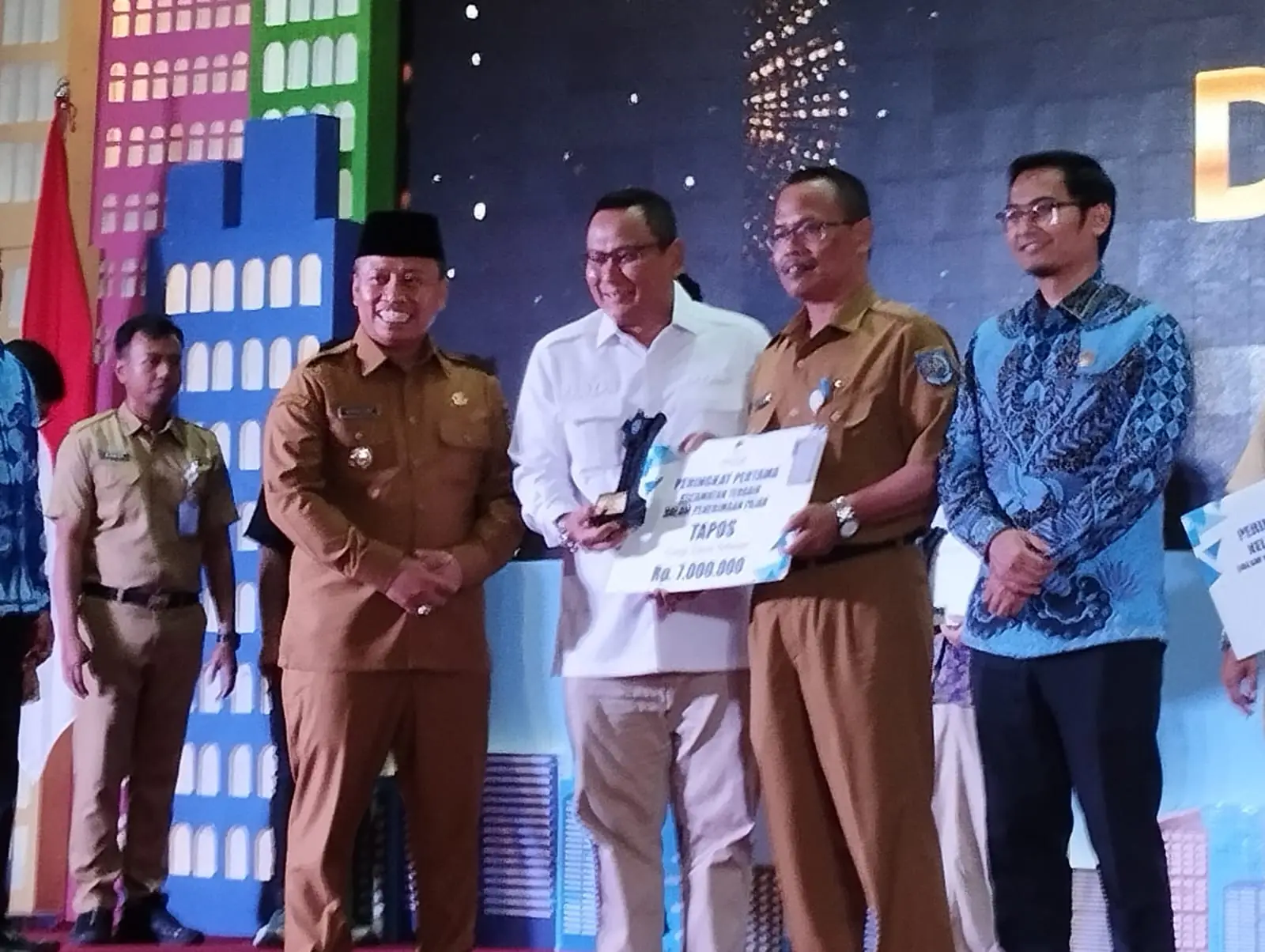 Kecamatan Tapos Raih Dua Penghargaan Pajak dari BKD, Plt Camat: Apresiasi Kepada Warga