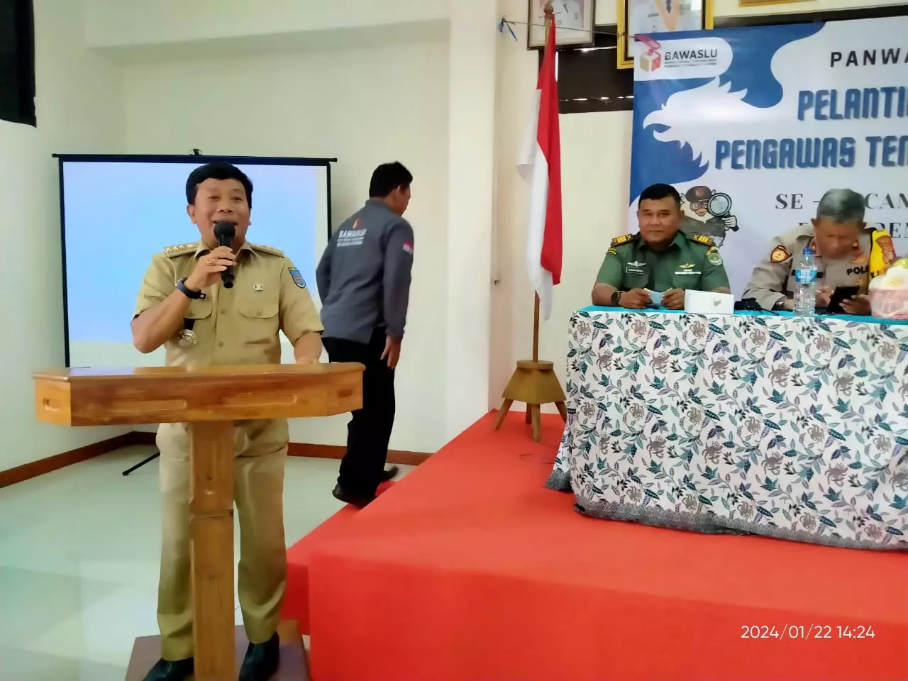 453 Pengawas TPS Dilantik, Camat Cilodong Ingatkan Netralitas
