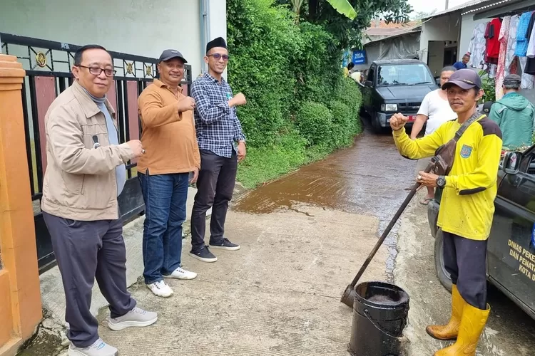 Gandeng DPUPR, Kelurahan Dumek Perbaiki Jalan Lingkungan