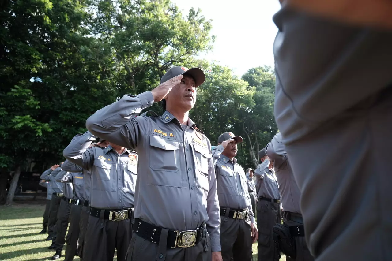 617 Satlinmas dan 255 Satgas Pol PP Resmi Dilantik
