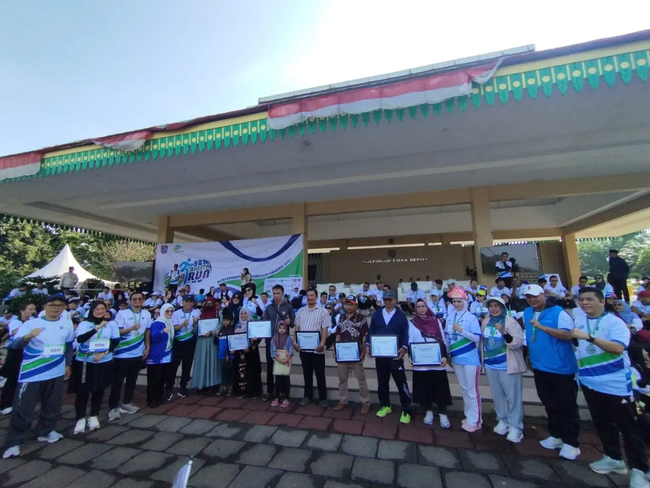 Tirta Asasta Depok Serahkan Bantuan RTLH dan Santunan Pesantren