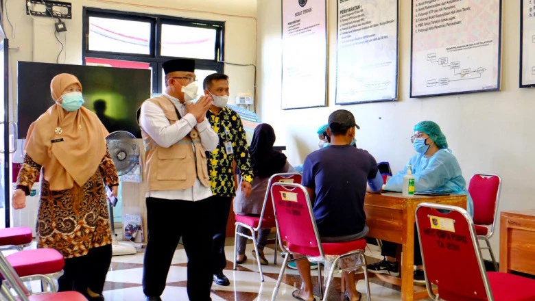 Pastikan sesuai Prokes, Wali Kota Depok Tinjau Gebyar Vaksinasi di Cipayung