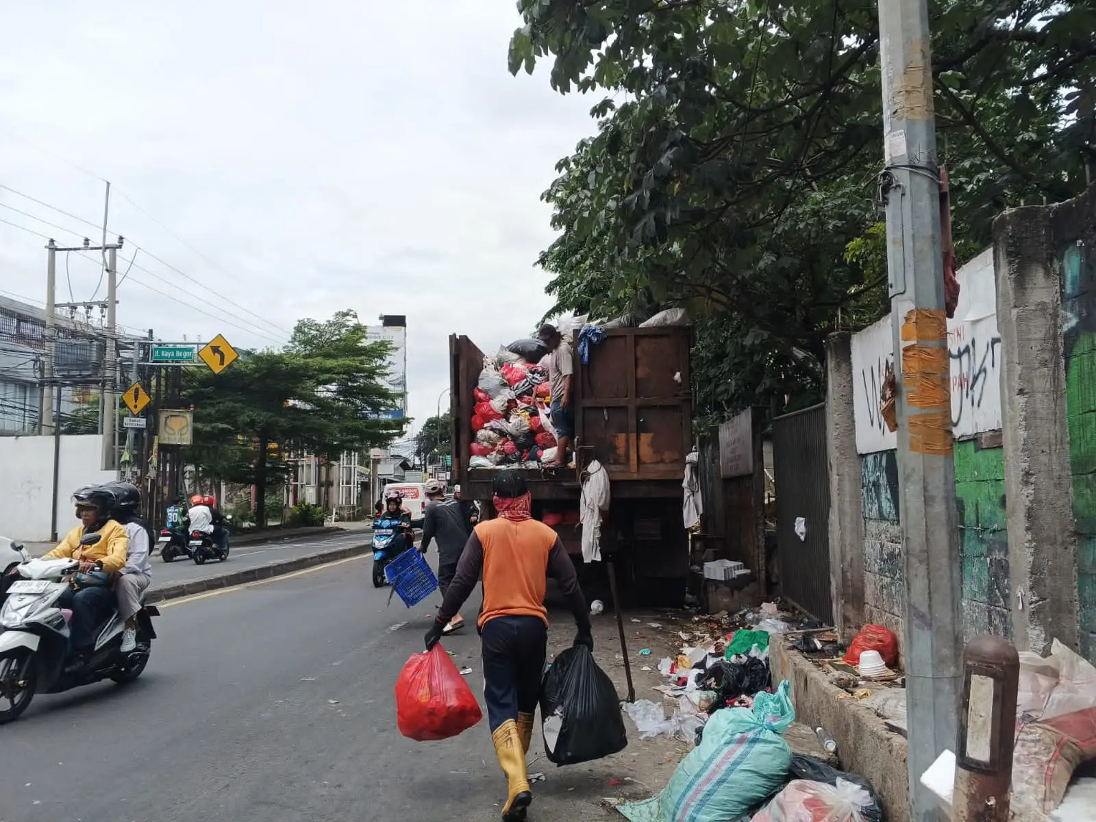 Volume Sampah di Depok Naik 17 Persen Selama Lebaran, DLHK Ajak Warga Berperan