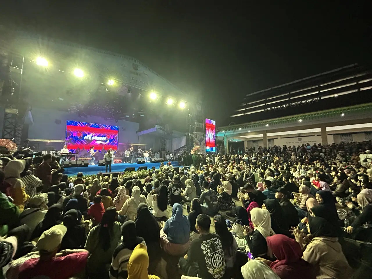 Tampil di Lebaran Depok 2026, El Corona Ajak Ribuan Warga Bergoyang