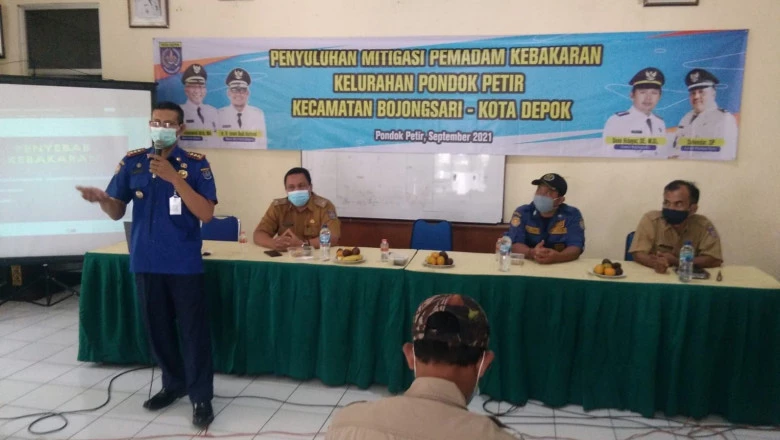Damkar Bojongsari Gelar Penyuluhan Mitigasi Bahaya Kebakaran 