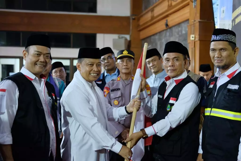 Lepas Calhaj Kloter 31, Sekda Depok Ingatkan Jemaah Agar Jaga Kesehatan