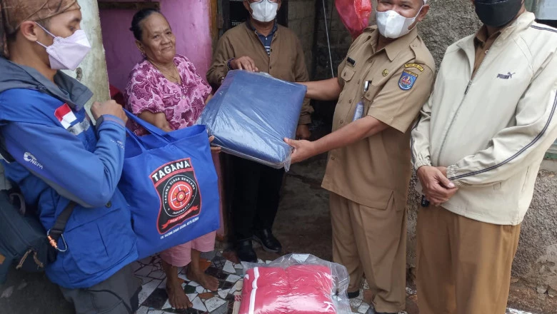 Rumah Ambruk di Cilangkap, Dinsos Lewat Tagana Berikan Bantuan Darurat