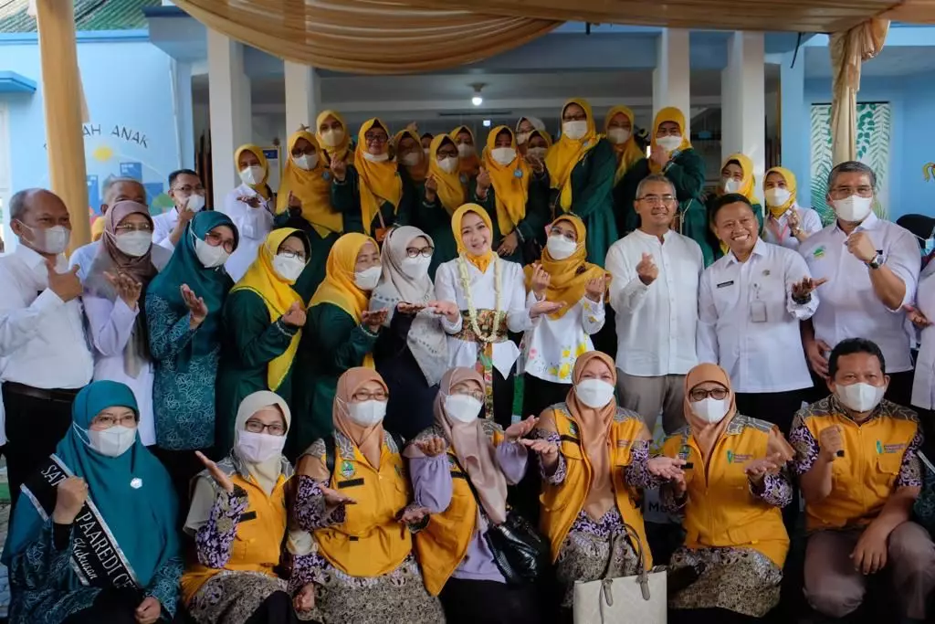 Kedatangan Bu Cinta di Posyandu Karunia Beji Timur Disambut Bahagia Semua Pihak
