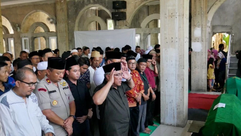 Wali Kota Depok Pimpin Salat Jenazah Korban Kecelakaan Bus Subang