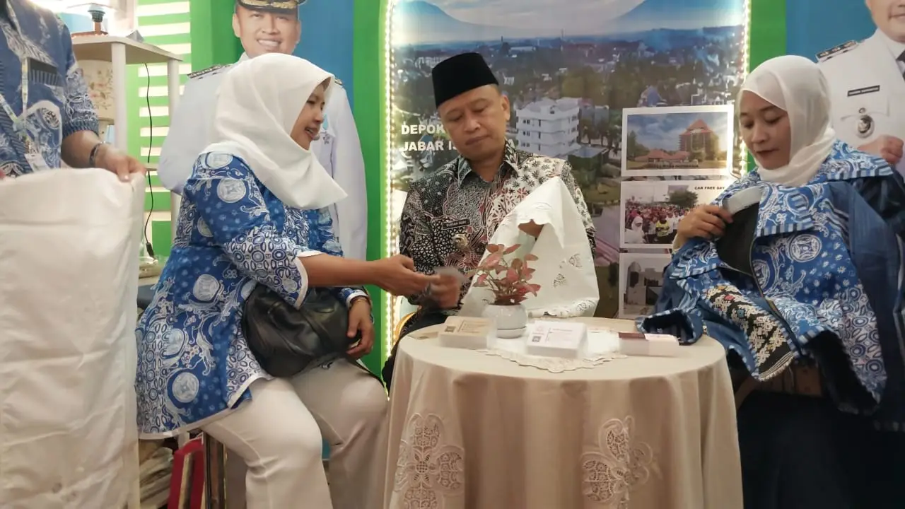 Kunjungi Gerai Pameran Kota Depok di ICE APEKSI 2025, Supian Suri: Banyak Produk Keren