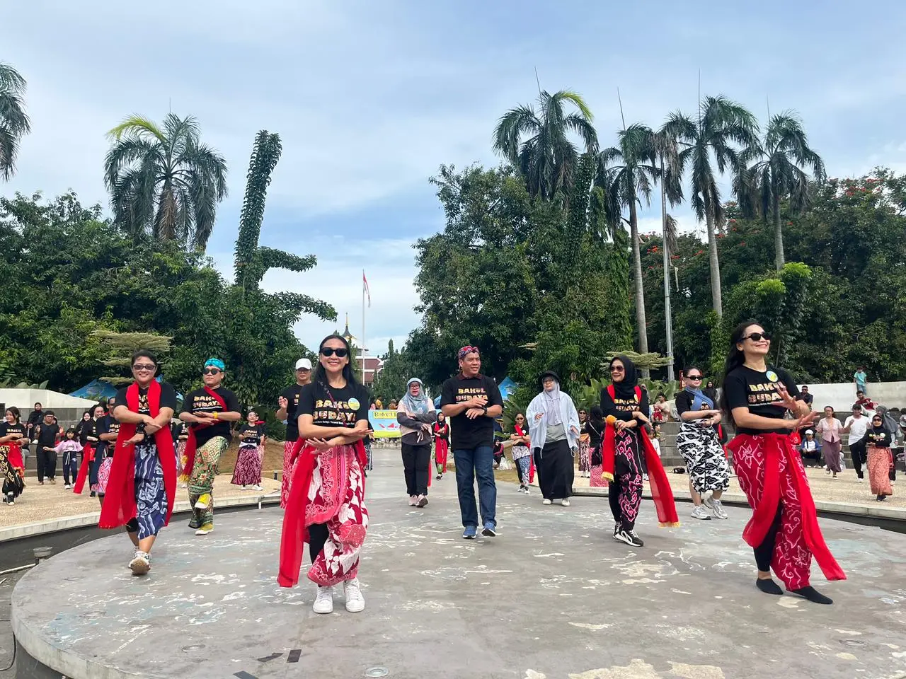 Sekda Depok Nari Bersama Bakul Budaya di CFD, Dukung Pelestarian Warisan Nusantara