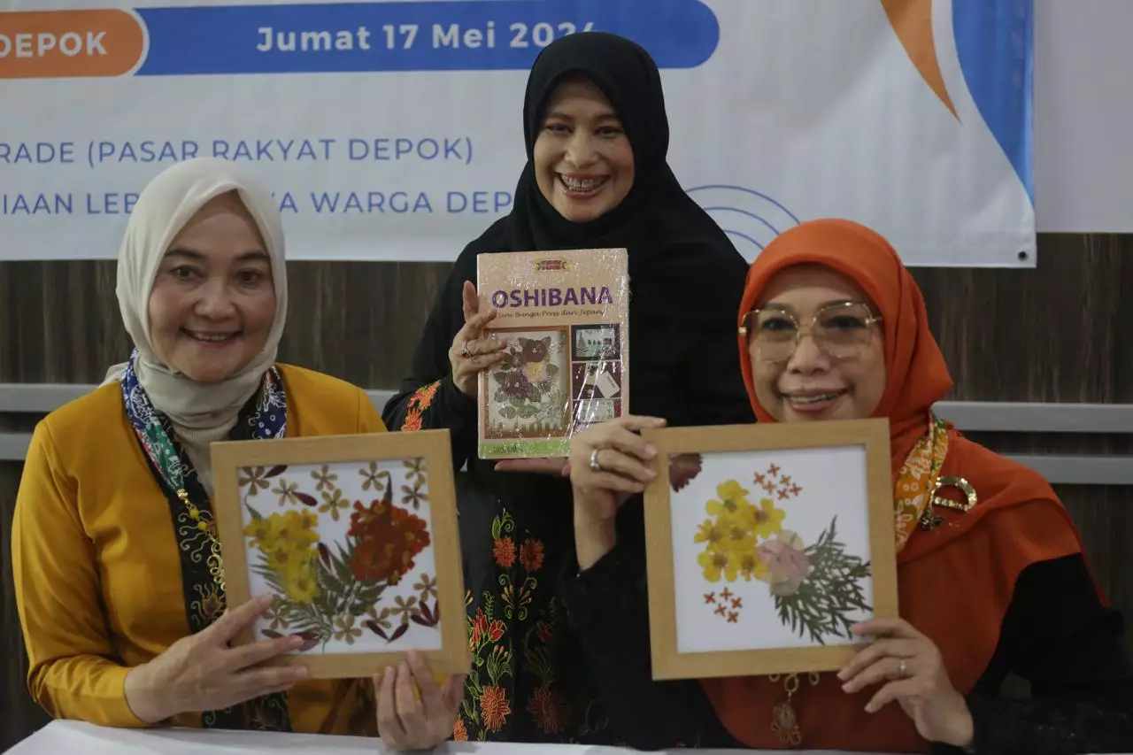 Kreasi Cantik Kerajinan Bunga Tekan ala Oshibana Buatan Bunda Elly