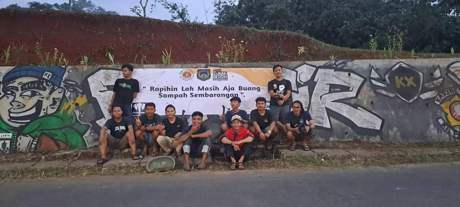 Aksi Bersih-bersih di Jalan Raya Pondok Petir Hasilkan 16 Kantong Sampah
