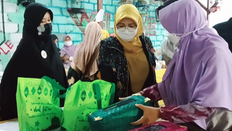 Ketua Dekranasda Kota Depok Sambangi Bazzar Ramadan RW 24 Baktijaya