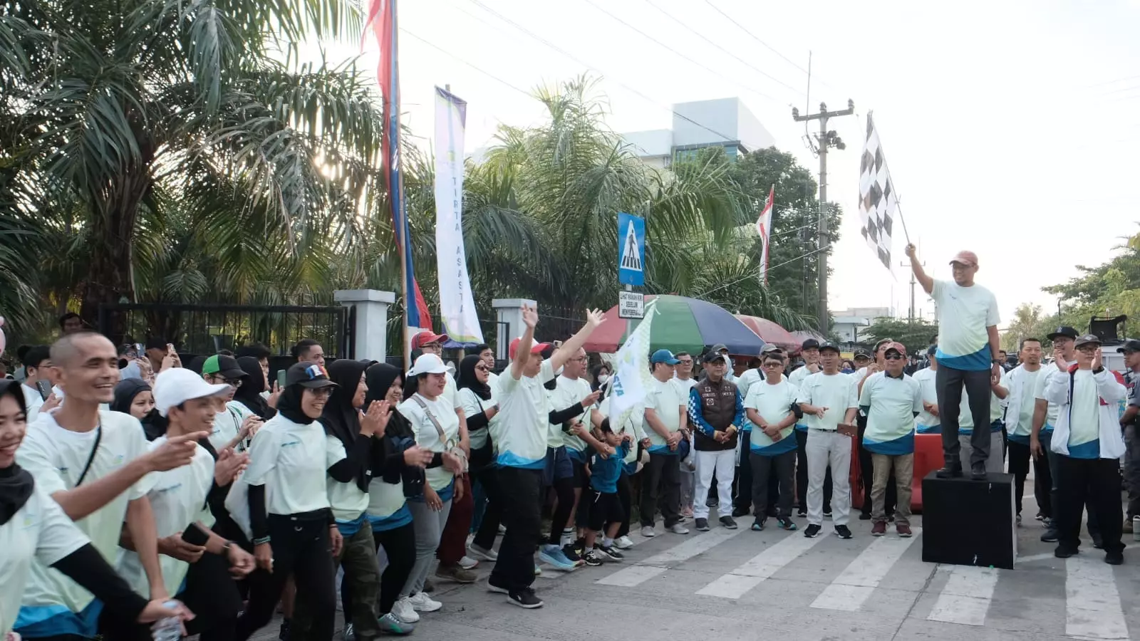 Wakil Wali Kota Depok Lepas Ribuan Peserta Tirta Asasta Fun Walk 2024