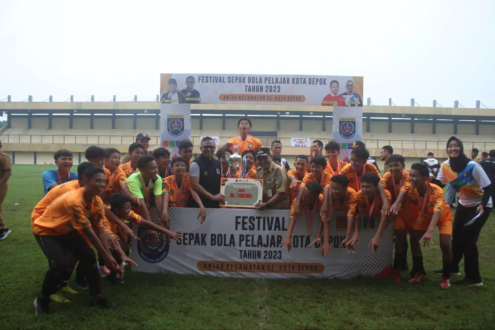 Camat Hasan Bangga Pelajar Cipayung Raih Juara Pertama Festival Sepak Bola Kota Depok
