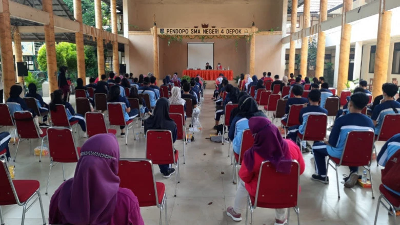 Hadiri HUT SMAN 4 Depok, Camat Tapos Beri Motivasi Siswa