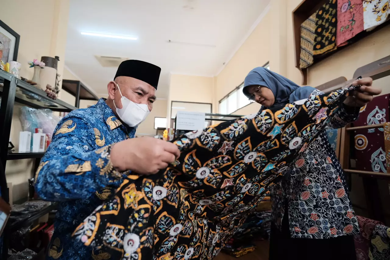 Wali Kota Depok Manfaatkan Promo Diskon Hari Ibu di Dekranasda