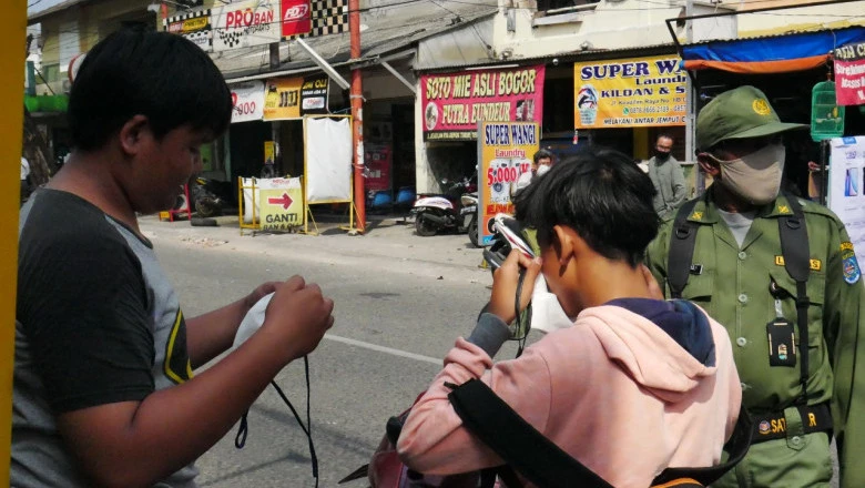 Sosialisasi Gerakan Depok Bermasker di Simpang Pasar Musi