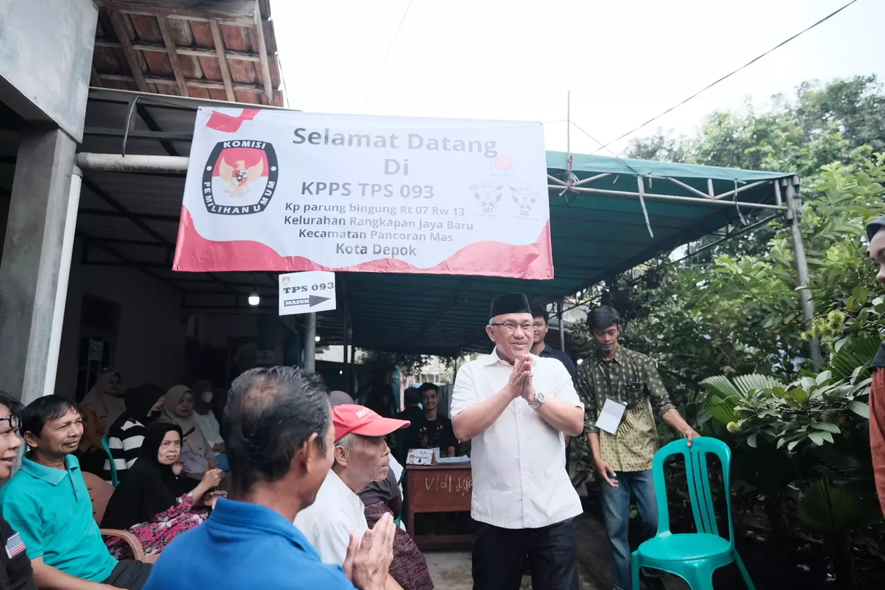 Wali Kota Depok Tinjau Pelaksanaan Pemilu 2024 di TPS 093 Rangkapan Jaya Baru