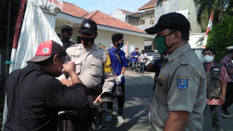 Mekarjaya Rutinkan Penertiban Masker Bersama Stakeholder Wilayah