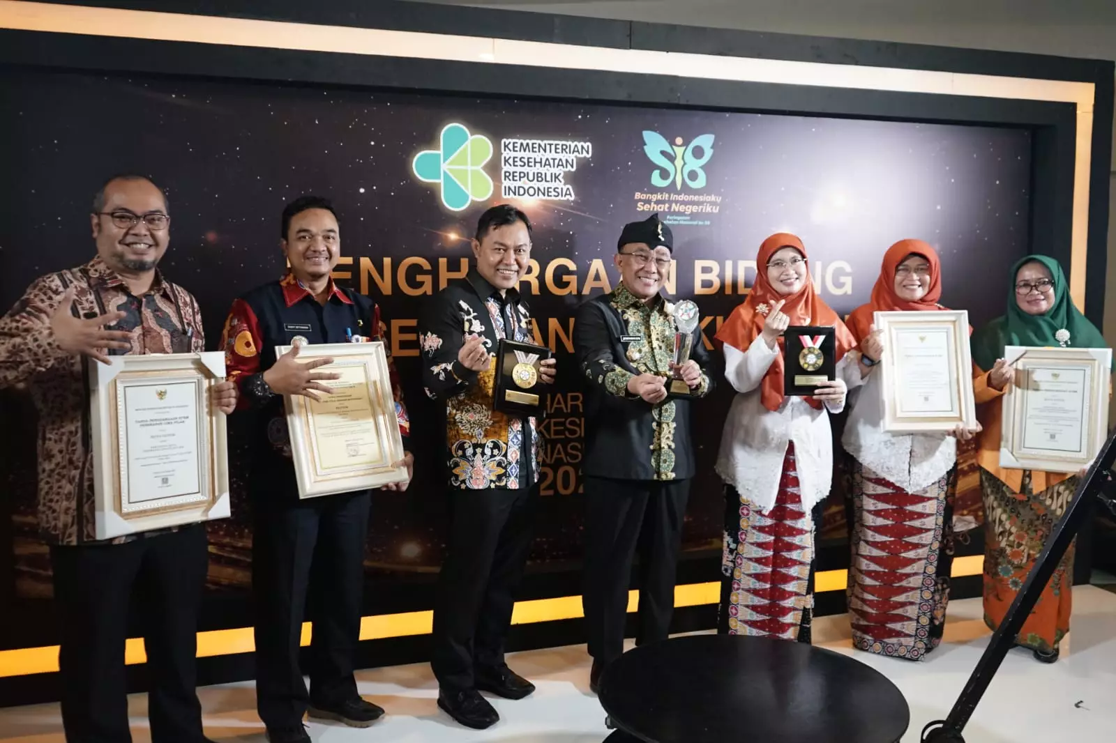 Camat Cimanggis Raih Penghargaan STBM Kategori Kepala Desa Terbaik
