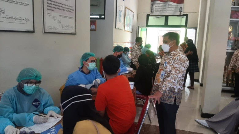 Hari Pertama Gebyar Vaksinasi Tahap Ketiga di Cipayung Berhasil Vaksin 553 Orang