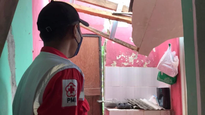 Bantu Korban Longsor di Pitara, PMI Depok Distribusikan Family Kit