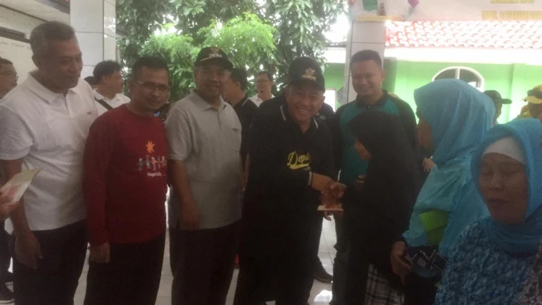 Wali Kota Serahkan ATM ke Ratusan Penerima Program Keluarga Harapan
